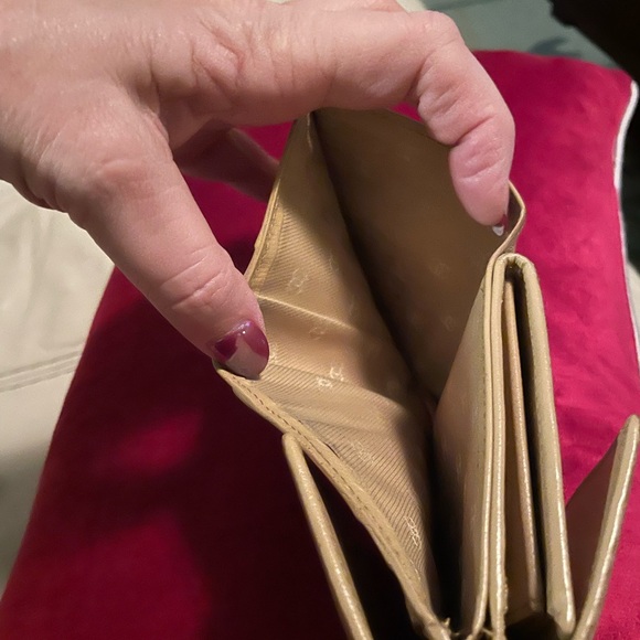 Chanel beige Caviar leather CC logo Trifold wallet. Made in Italy . - Picture 6 of 10